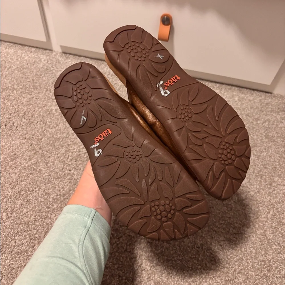 Taos Gift 2 Bronze Sandals - Picture 4 of 5